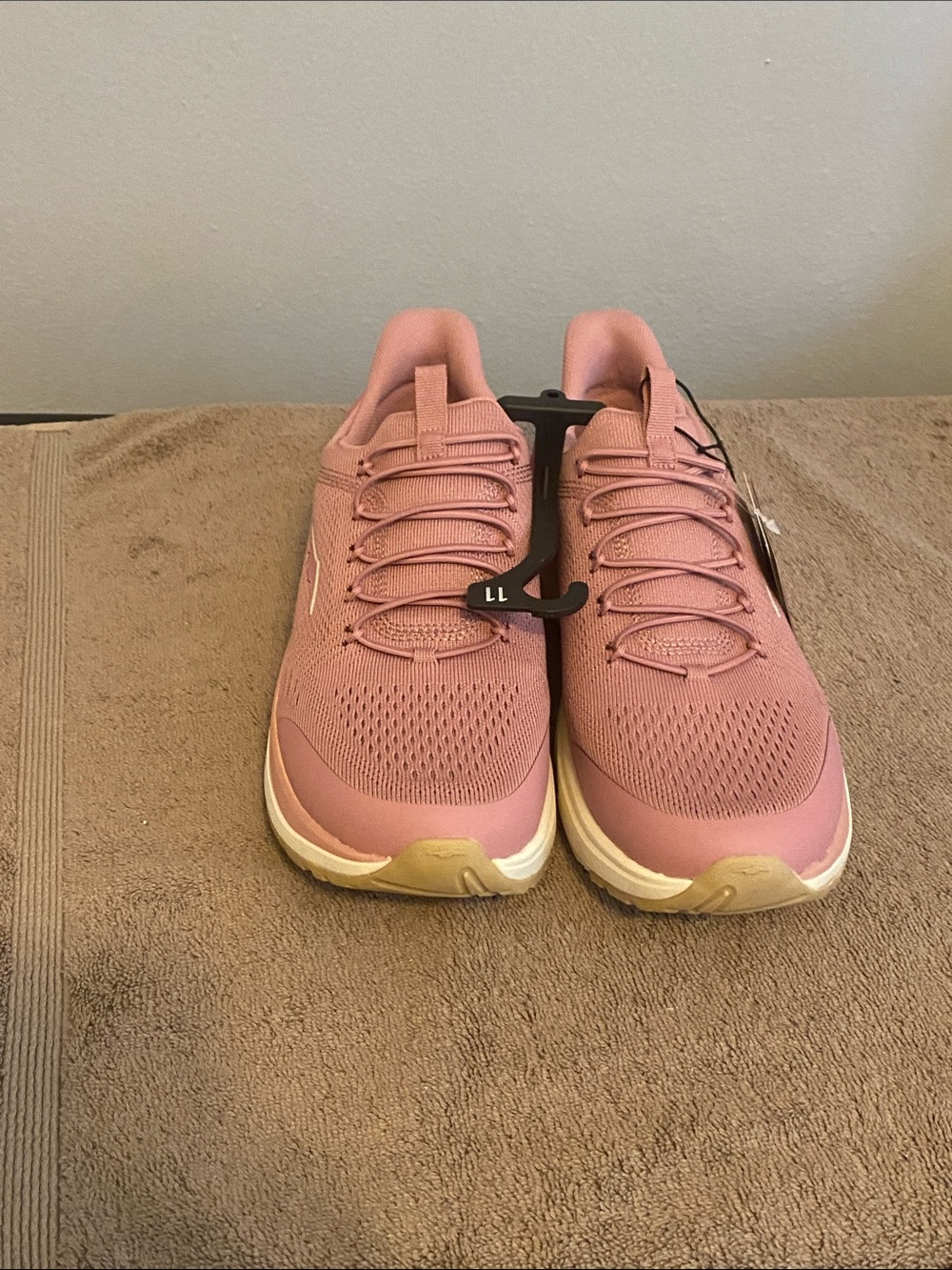 Sneakers - Picture 8 of 11